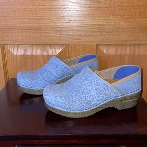 Dansko clog; European size: 37; USA size: 6.5-7; leather upper; floral design